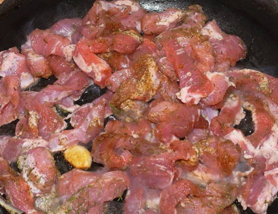 Жареная свинина на сковороде Жареная свинина на сковороде
