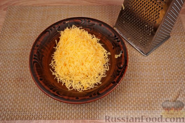Закусочные слойки с курицей, яйцами и сыром Закусочные слойки с курицей, яйцами и сыром