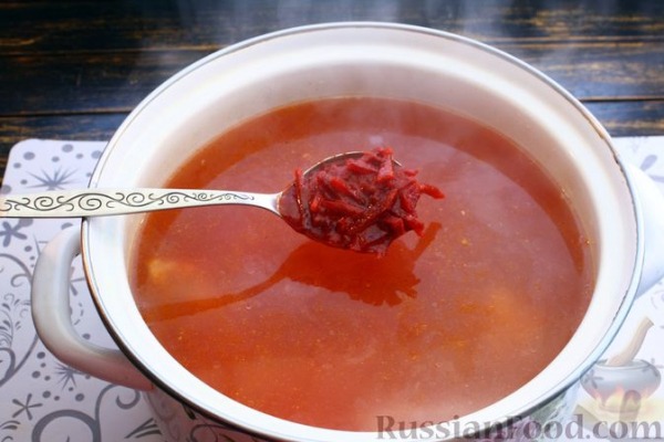 Борщ полтавский с галушками и свиными рёбрышками