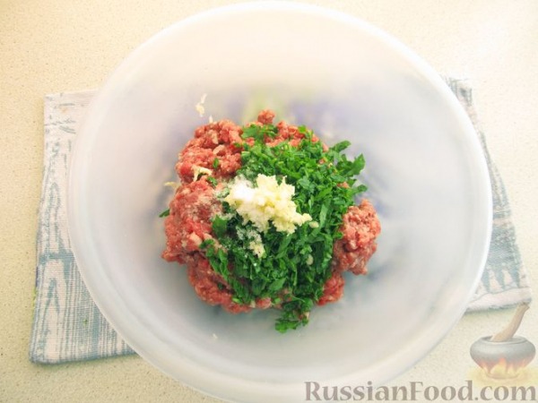 Рулетики из кабачковых блинов с мясным фаршем (в духовке) Рулетики из кабачковых блинов с мясным фаршем (в духовке)