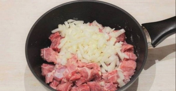 Жареная свинина на сковороде Жареная свинина на сковороде