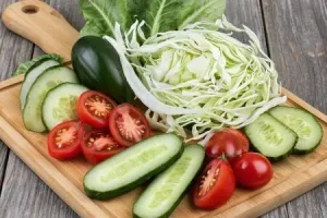 Салат из огурцов, помидоров, капусты на зиму