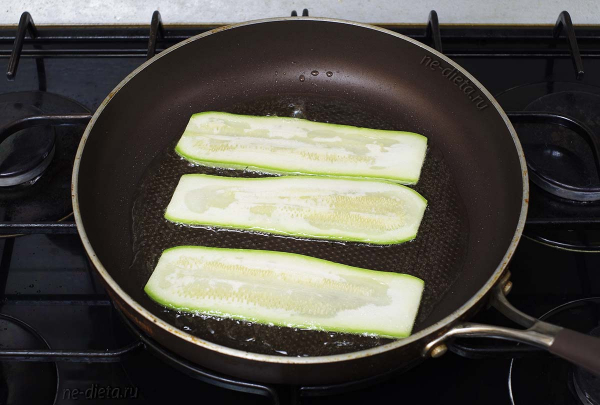 Рулетики из кабачков с сыром Рулетики из кабачков с сыром