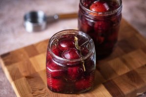 Маринованная слива Маринованная слива