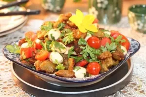 Салат с моцареллой чильеджина
