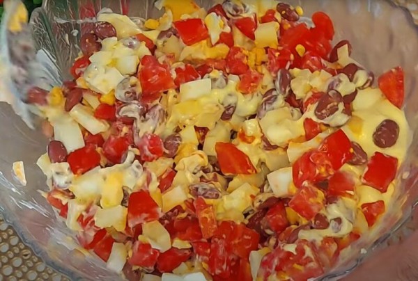 Банка фасоли и 2 минуты. Готовим быстрый салат «Фиеста» — всего 4 простых продукта, а как вкусно! Банка фасоли и 2 минуты. Готовим быстрый салат «Фиеста» — всего 4 простых продукта, а как вкусно!