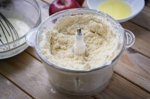 Тертый пирог с яблоками Тертый пирог с яблоками