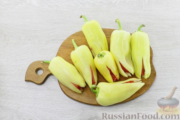 Жареный сладкий перец с помидорами и чесноком Жареный сладкий перец с помидорами и чесноком