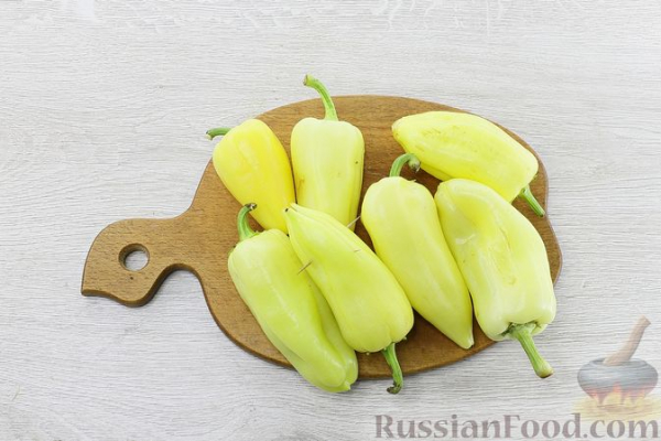 Жареный сладкий перец с помидорами и чесноком Жареный сладкий перец с помидорами и чесноком