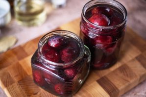 Маринованная слива Маринованная слива