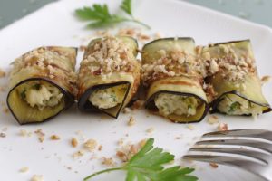 Рулетики из баклажанов с сыром