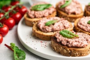 Добавьте этот продукт в паштет из куриной печени: изысканная нотка в простом блюде