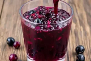 Компот из черной смородины в литровых банках