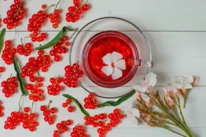 Компот из красной смородины в банках