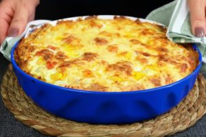 Сытно, нежно, ароматно. Картофельный пирог с курицей и сочными томатами в сливках!