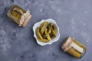 Закатка огурцов в банки