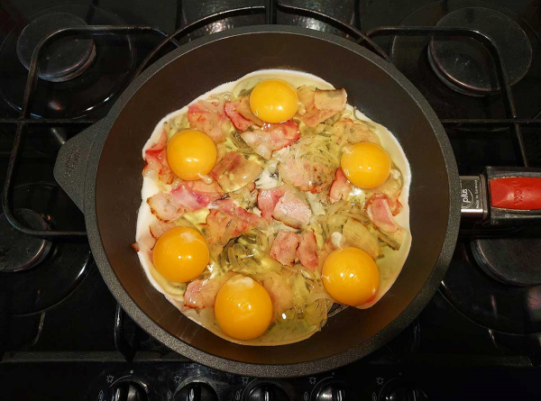 Яичница с беконом Яичница с беконом