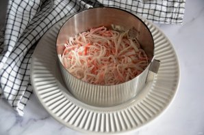 Салат "Мимоза" с крабовыми палочками Салат "Мимоза" с крабовыми палочками
