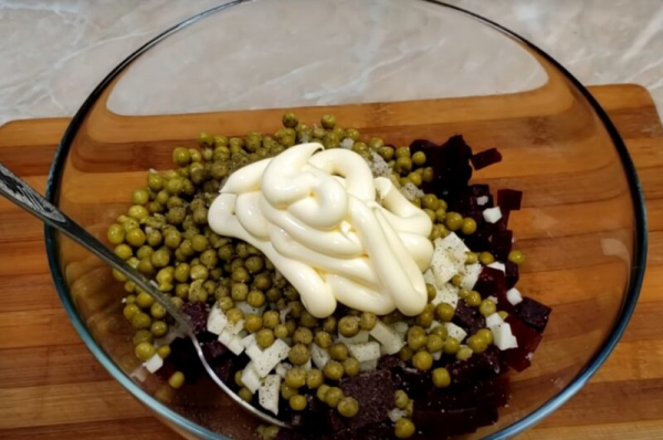 Просто свекла, но какой результат! Салат, который станет вашим кулинарным козырем в любой ситуации Просто свекла, но какой результат! Салат, который станет вашим кулинарным козырем в любой ситуации