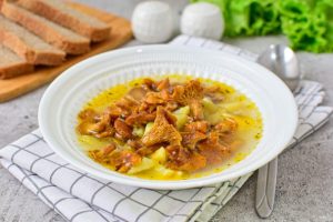 Грибной суп из лисичек