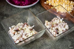 Селедка под шубой с яблоками Селедка под шубой с яблоками