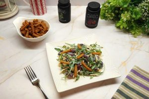 Салат из фасоли с сыром и сухариками