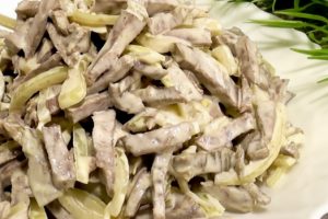 Салат »Елена» — деликатес для праздника всего из двух продуктов. Сочетание, которое вас удивит