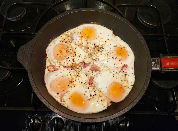 Яичница с беконом Яичница с беконом