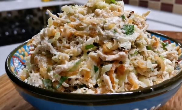 Обалденно вкусный салат с зелёной с редькой! Простой рецепт, который не стыдно подать к праздничному столу Обалденно вкусный салат с зелёной с редькой! Простой рецепт, который не стыдно подать к праздничному столу