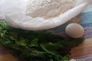 Рецепт: Суп с улитками из теста и зеленью — на курином бульоне