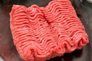 Не просто фрикадельки: секретные мясные шары с начинкой-сюрпризом для Нового 2026 года!