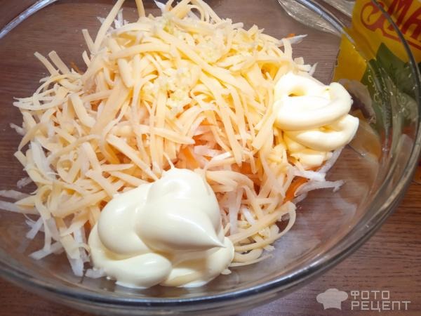 Рецепт: Закуска из дайкона - с сыром и чесноком Рецепт: Закуска из дайкона - с сыром и чесноком