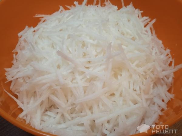 Рецепт: Закуска из дайкона - с сыром и чесноком Рецепт: Закуска из дайкона - с сыром и чесноком