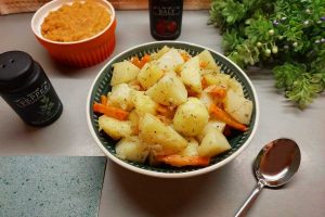 Картошка с морковью в духовке
