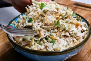 Обалденно вкусный салат с зелёной с редькой! Простой рецепт, который не стыдно подать к праздничному столу