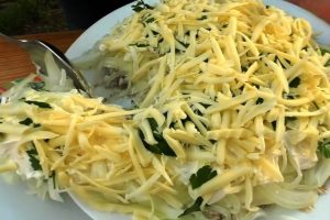 Вкуснее, чем в ресторане! Луковый салат — так вкусно, что готовят даже те, кто лук не любит
