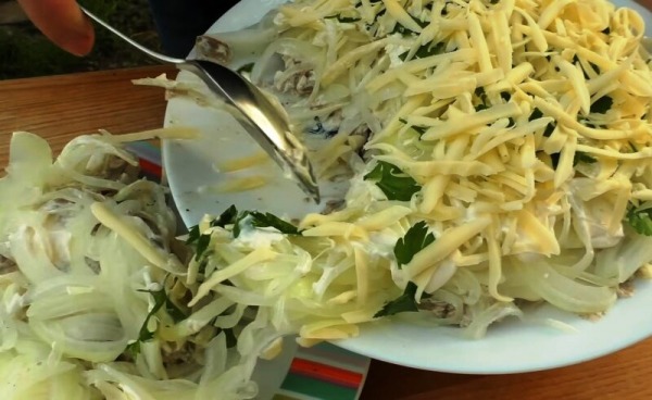 Вкуснее, чем в ресторане! Луковый салат &mdash; так вкусно, что готовят даже те, кто лук не любит