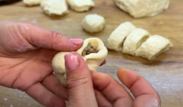 Не просто галушки, а объедение! Откройте для себя рецепт вкуснейших клецек с мясной начинкой и салом Не просто галушки, а объедение! Откройте для себя рецепт вкуснейших клецек с мясной начинкой и салом