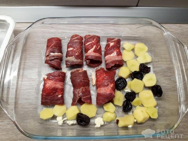 Рецепт: Запеченые беконовые рулеты - с сыром и черносливом! Рецепт: Запеченые беконовые рулеты - с сыром и черносливом!