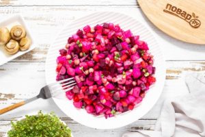 Винегрет с маринованными грибами