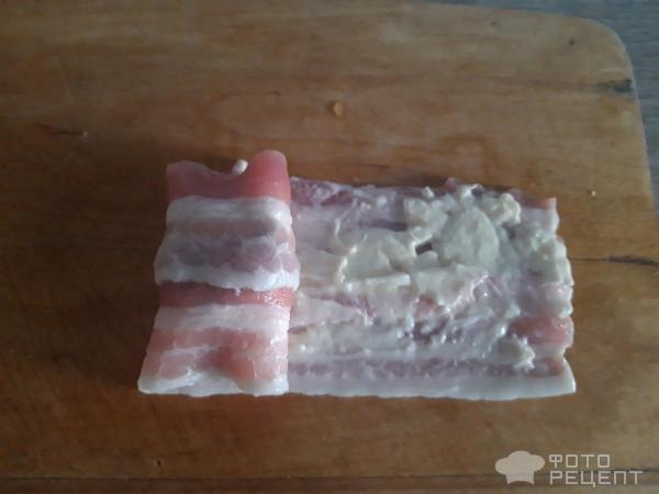 Рецепт: Запеченые беконовые рулеты - с сыром и черносливом! Рецепт: Запеченые беконовые рулеты - с сыром и черносливом!