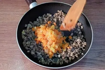 Мясные пенечки с грибами под соусом Мясные пенечки с грибами под соусом