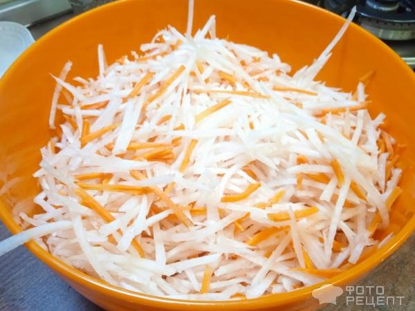 Рецепт: Закуска из дайкона - с сыром и чесноком Рецепт: Закуска из дайкона - с сыром и чесноком