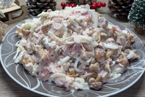 Быстрый салат на праздничный стол из 3-х ингредиентов. Просто, сытно и вкусно!