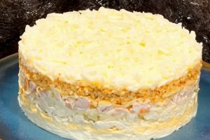 «Снежная королева» — необычный и нереально вкусный салат на Новый год! Все гости требовали рецепт