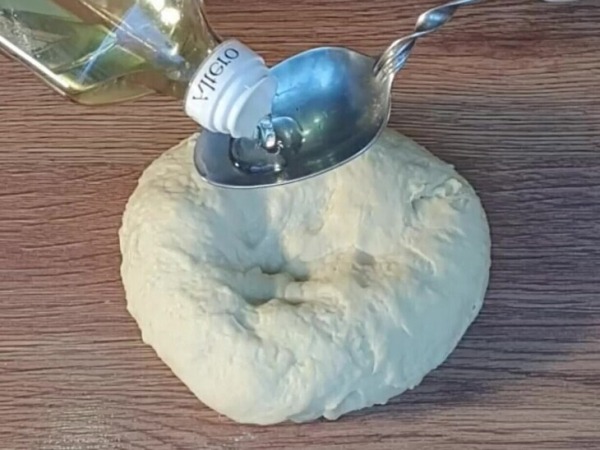 Пышные пирожки с жаренным луком и яйцом Пышные пирожки с жаренным луком и яйцом