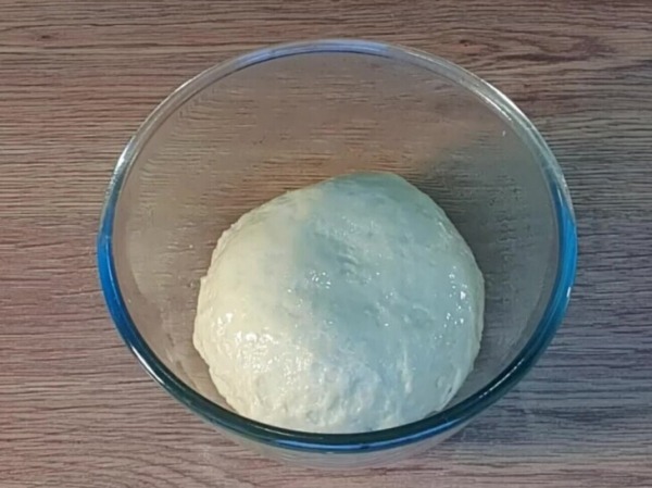 Пышные пирожки с жаренным луком и яйцом Пышные пирожки с жаренным луком и яйцом