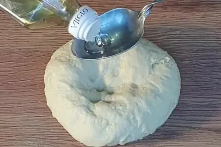Пышные пирожки с жаренным луком и яйцом Пышные пирожки с жаренным луком и яйцом