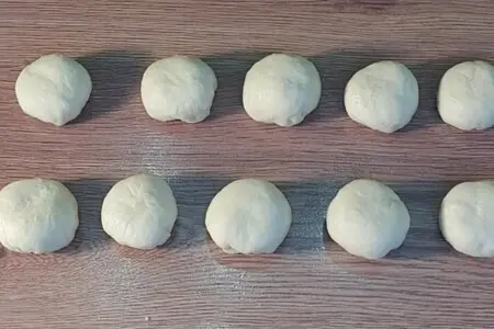 Пышные пирожки с жаренным луком и яйцом Пышные пирожки с жаренным луком и яйцом