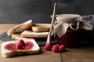 Свежее варенье из малины на зиму